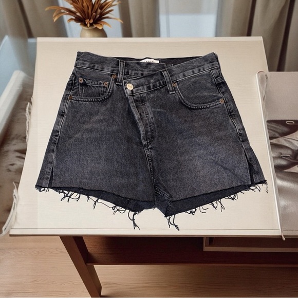 Agolde Pants - Agolde cross cross distressed Frayed Jean Shorts